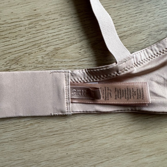 SKIMS T-Shirt Bra - Picture 3 of 5